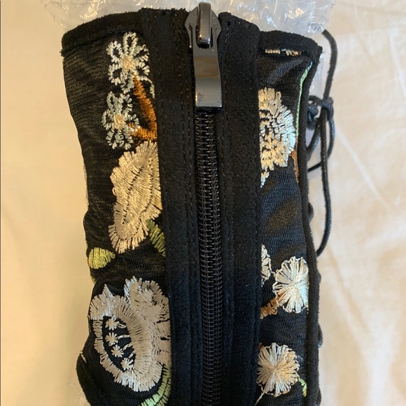 Flower Bootie - Picture 5 of 7